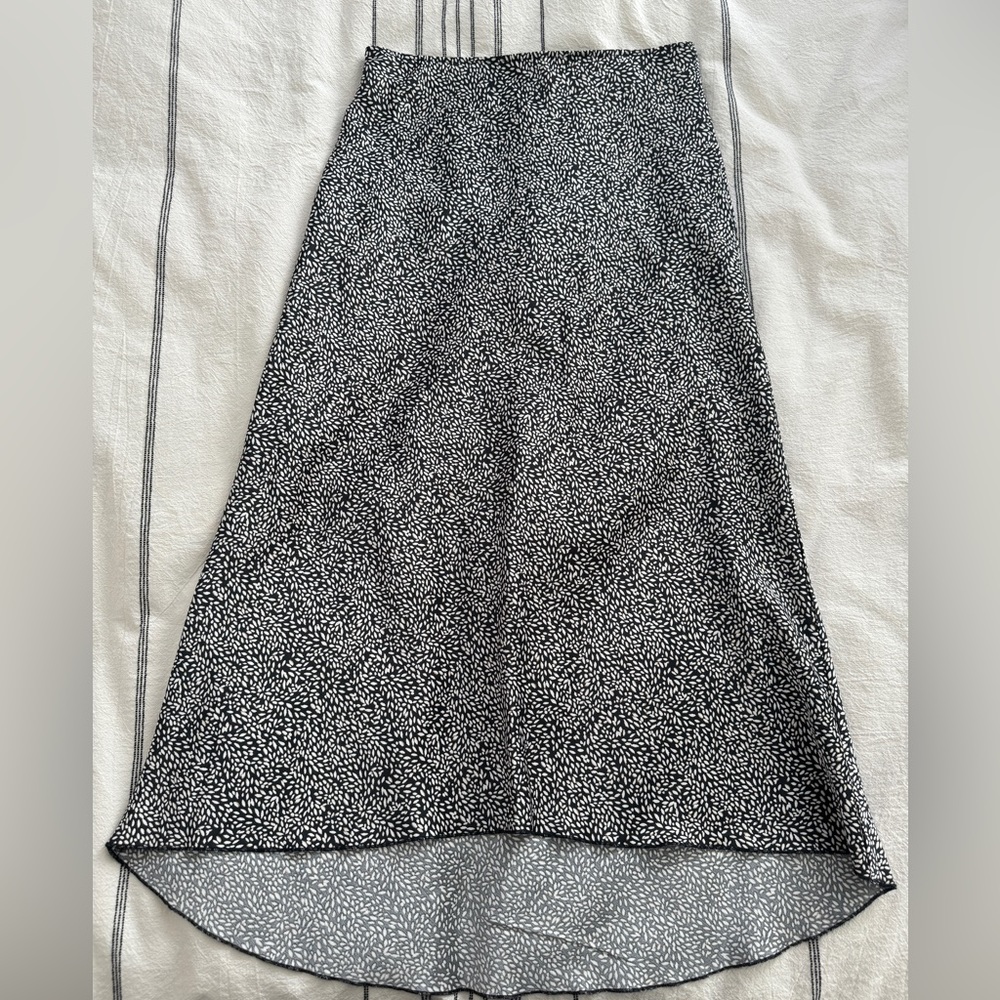 Abercrombie Black and Cream Midi High-Low Flowy Skirt XS